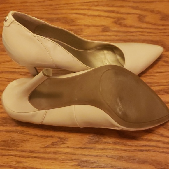 Heels - Picture 4 of 4